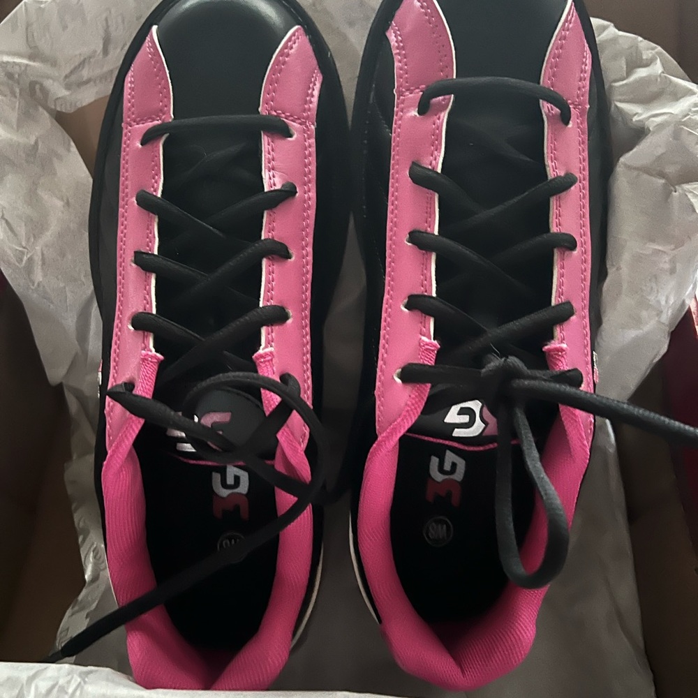 Brand new 3G Ladies Bowling Shoes. Size 8